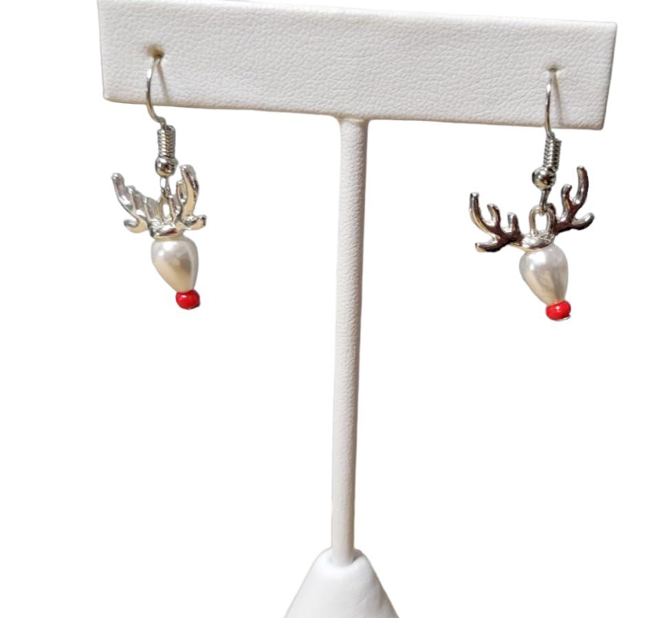 Fashion Jewelry. Reindeer Earrings. Christmas Earrings. Holiday Earrings. Winter. Beads. Beaded Earrings. Jewelry