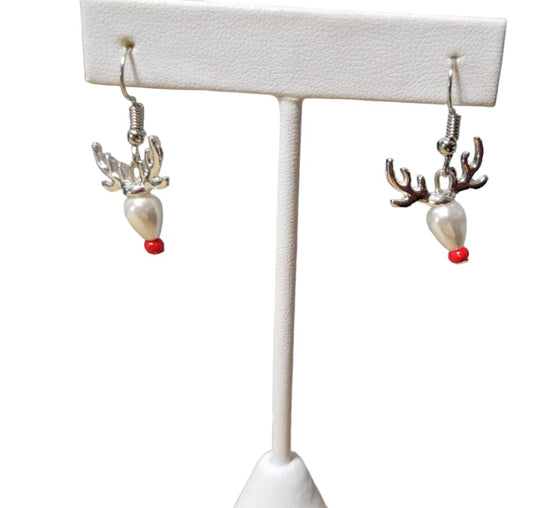 Fashion Jewelry.  Reindeer Earrings. Christmas Earrings. Holiday Earrings. Winter. Beads. Beaded Earrings. Jewelry