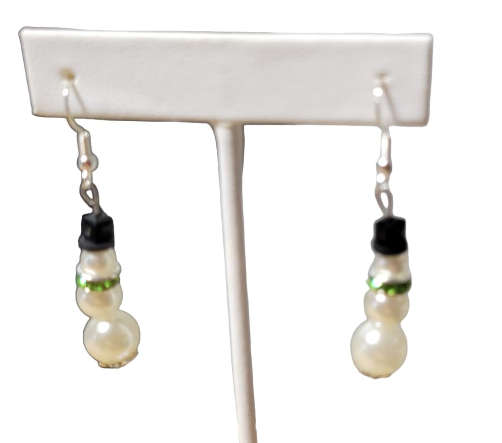 Snowman Earrings. Christmas Earrings. Holiday Earrings. Snowmen. Winter. Beads. Beaded Earrings. Jewelry