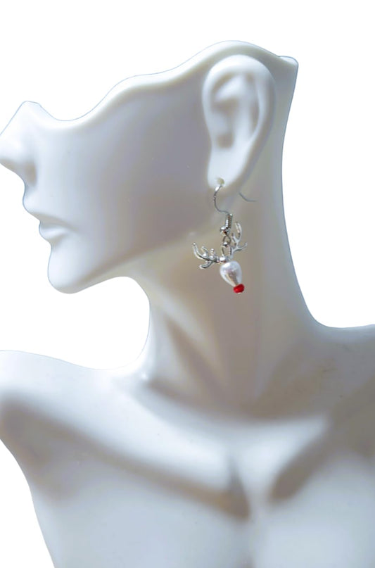 Fashion Jewelry.  Reindeer Earrings. Christmas Earrings. Holiday Earrings. Winter. Beads. Beaded Earrings. Jewelry