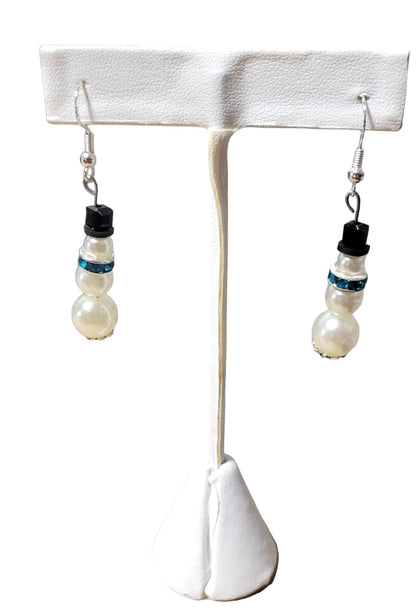 Snowman Earrings. Christmas Earrings. Holiday Earrings. Snowmen. Winter. Beads. Beaded Earrings. Jewelry